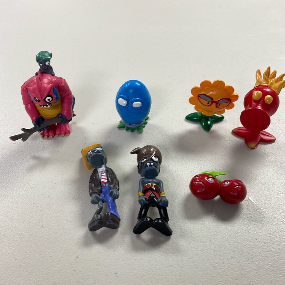 Plants vs zombies PVZ figures